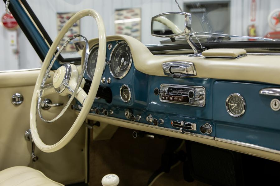 Детали интерьера Mercedes-Benz 190 SL (Bm.121.042) 1962 года  (фото 89 из 175)